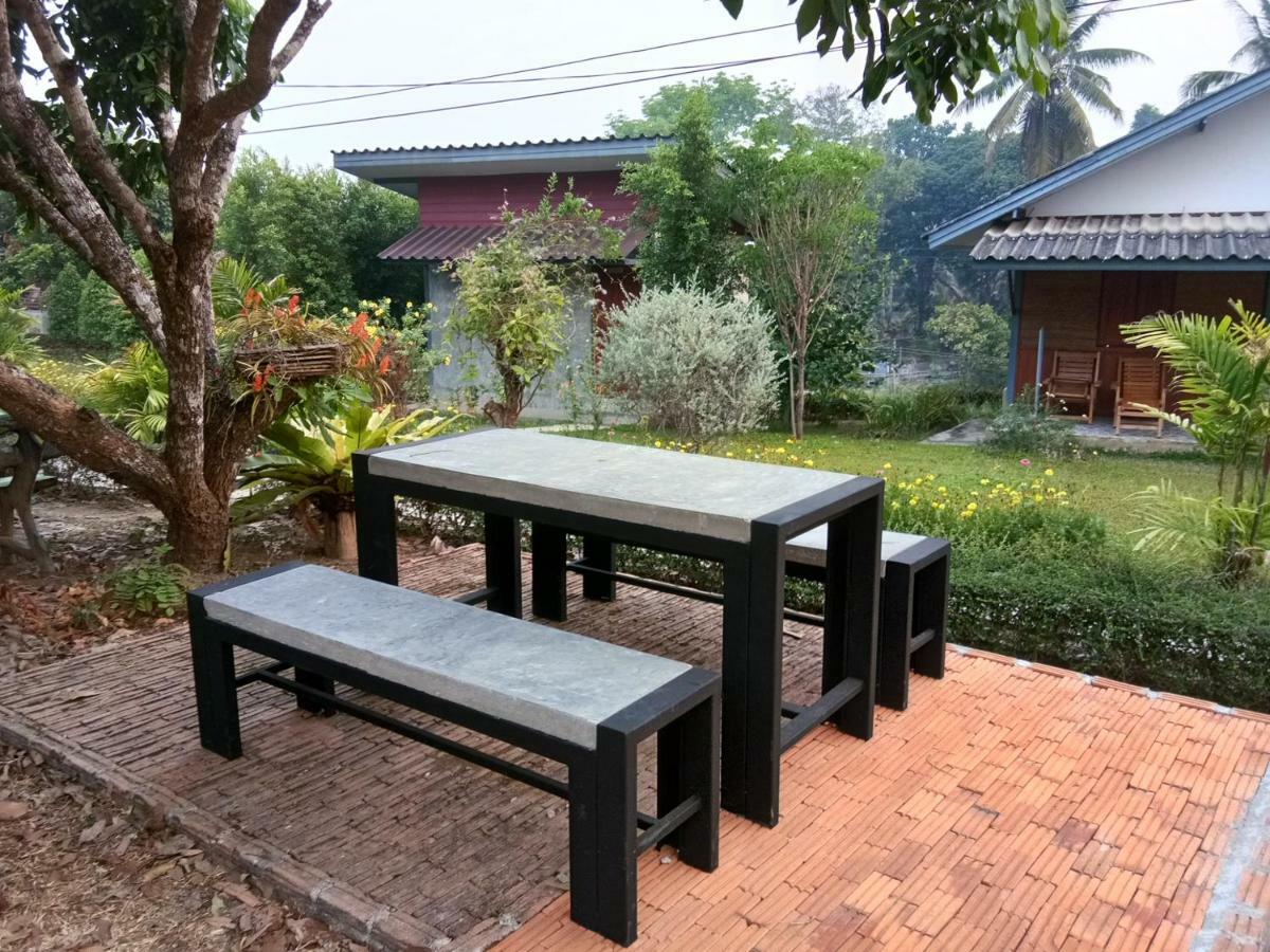 Ban Suan Sukjai Mae Sariang Exterior foto